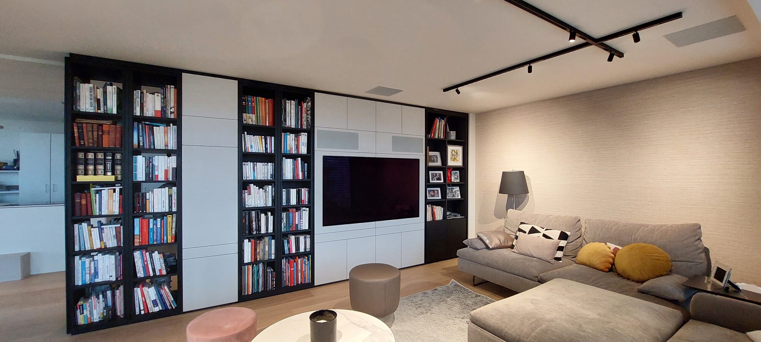 bibliothèque agencée