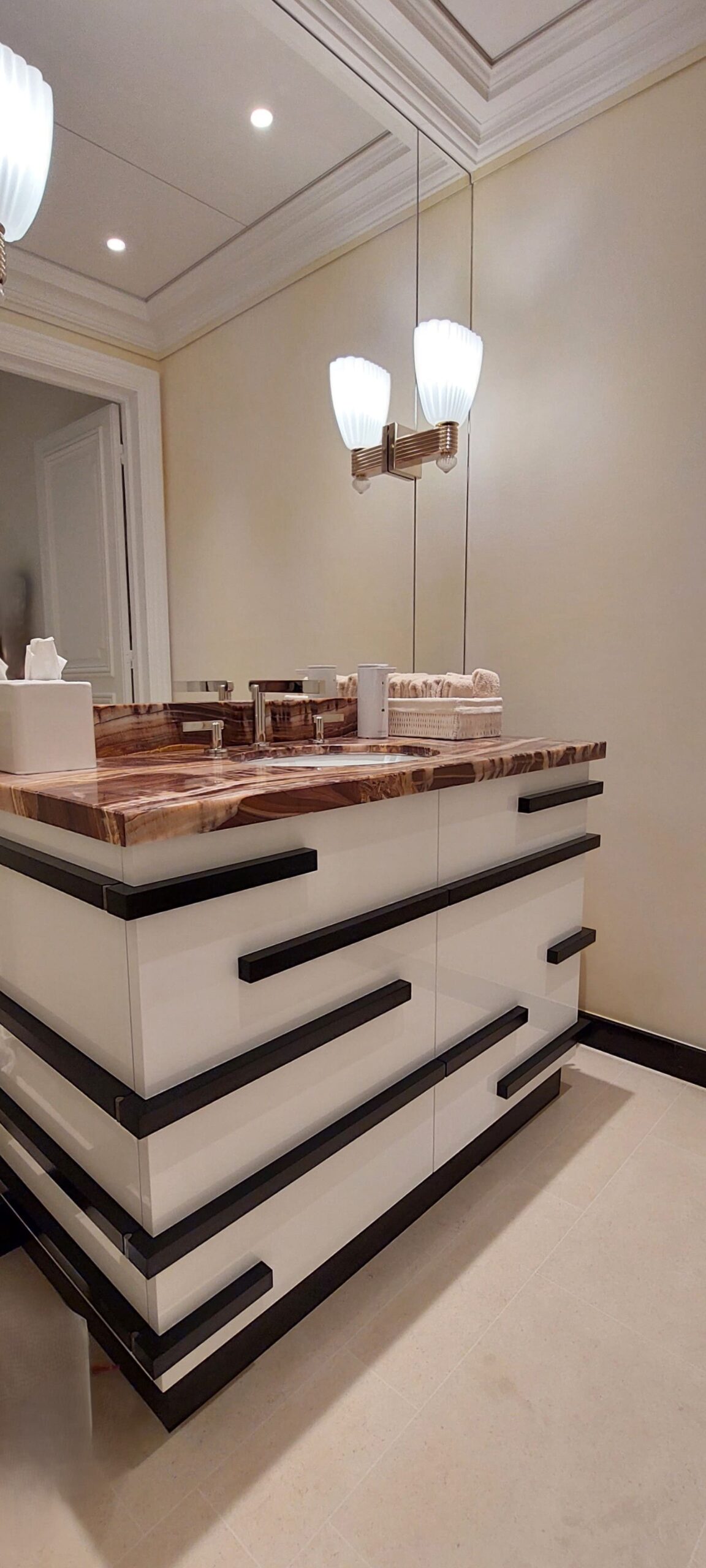 salle de bain en bois agencé